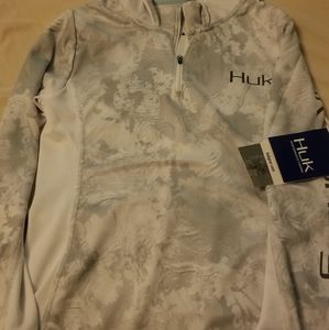 NWT Women's Huk Camo Hoodie